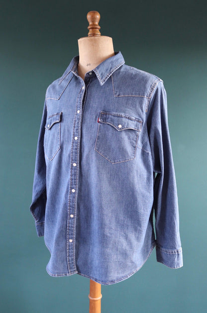 Vintage Levis denim cowboy shirt - pearl snap - Western style - 50" chest