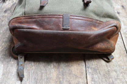 Vintage 1950s Swiss army rucksack - military backpack - salt pepper cotton canvas - for hiking and camping gear