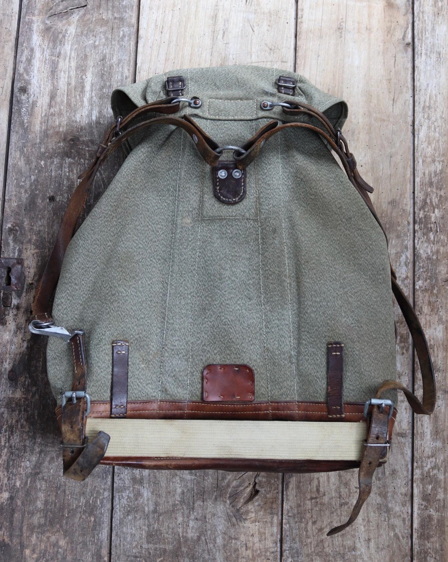 Vintage 1950s Swiss army rucksack - military backpack - salt pepper cotton canvas - for hiking and camping gear
