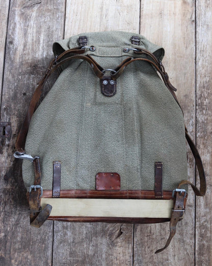 Vintage 1950s Swiss army rucksack - military backpack - salt pepper cotton canvas - for hiking and camping gear