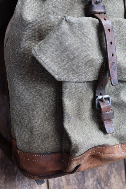 Vintage 1960s Swiss army rucksack - military backpack - salt pepper cotton canvas - for hiking and camping gear