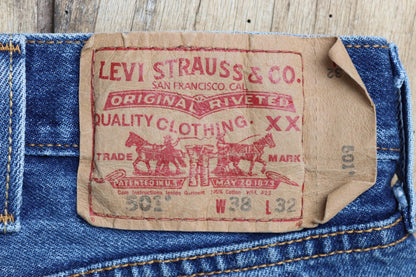 Vintage Levis 501 jeans - blue denim workwear - 36" x 32"