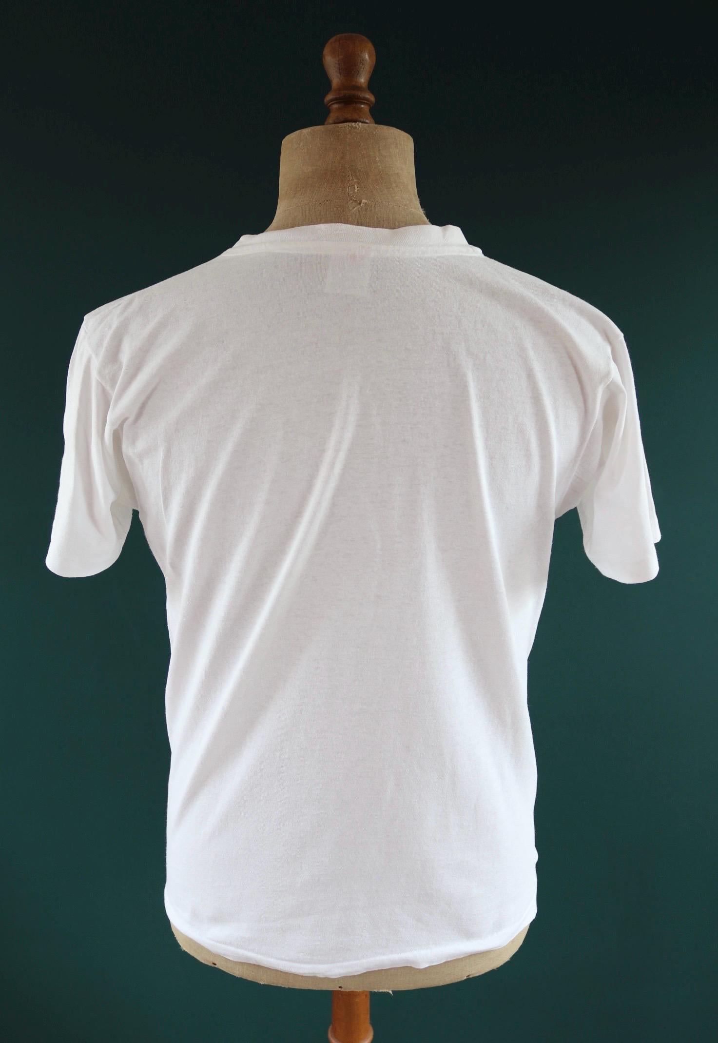 Vintage 1990s Hanes v neck t shirt - single stitch - plain white tee - 40” chest