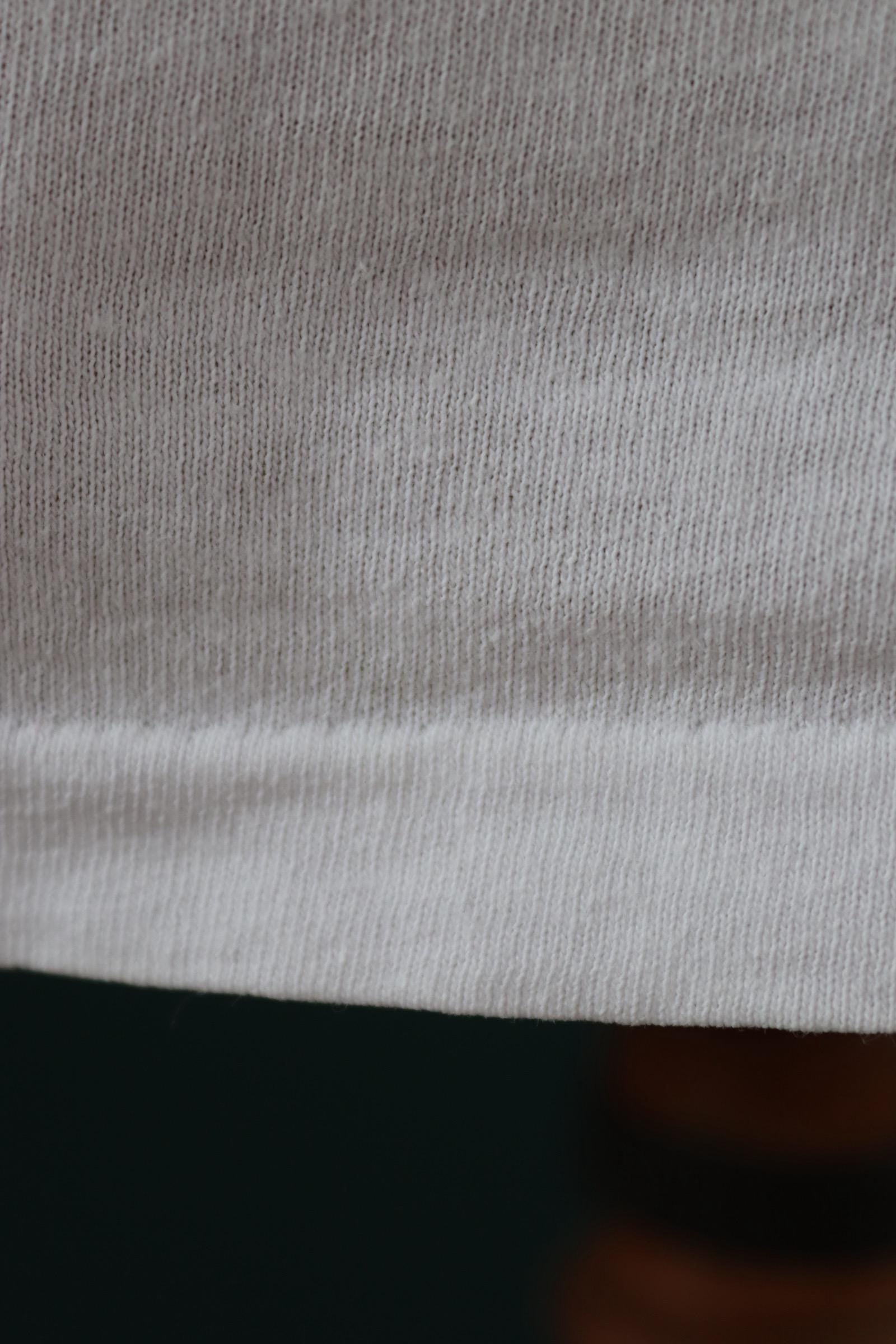 Vintage 1990s Hanes v neck t shirt - single stitch - plain white tee - 40” chest