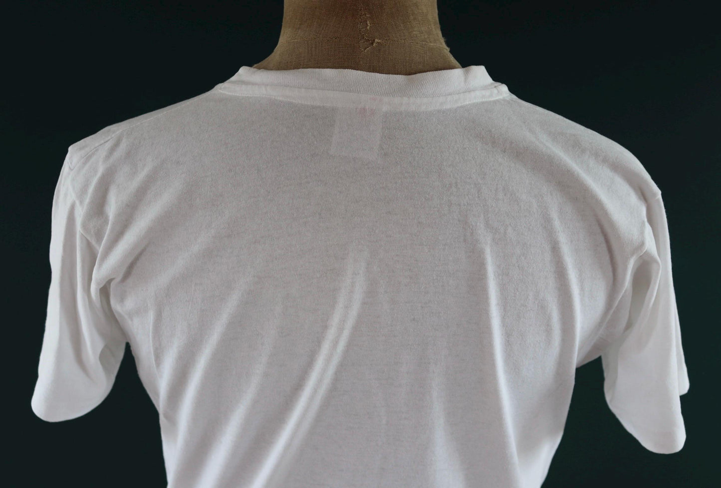 Vintage 1990s Hanes v neck t shirt - single stitch - plain white tee - 40” chest