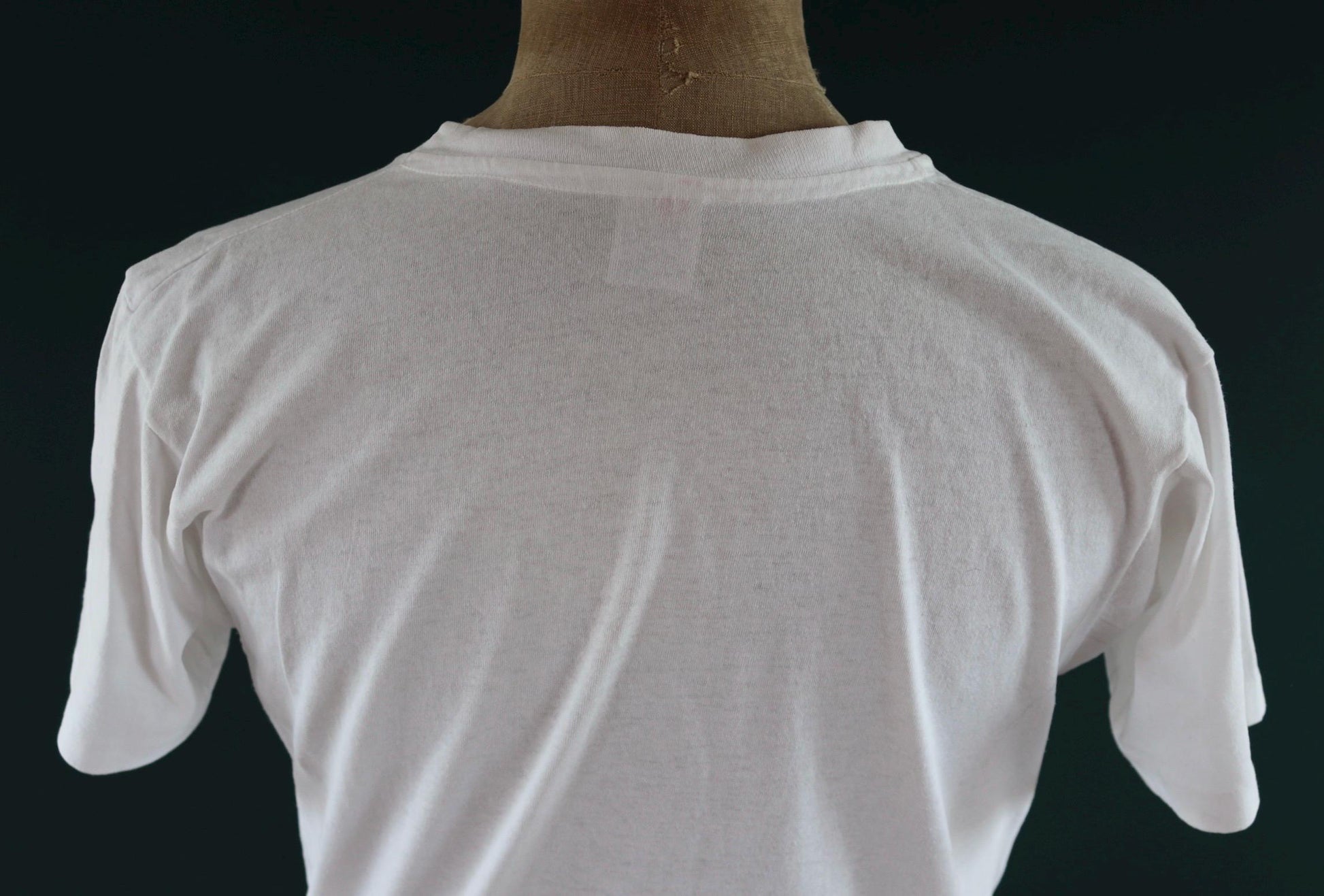 Vintage 1990s Hanes v neck t shirt - single stitch - plain white tee - 40” chest