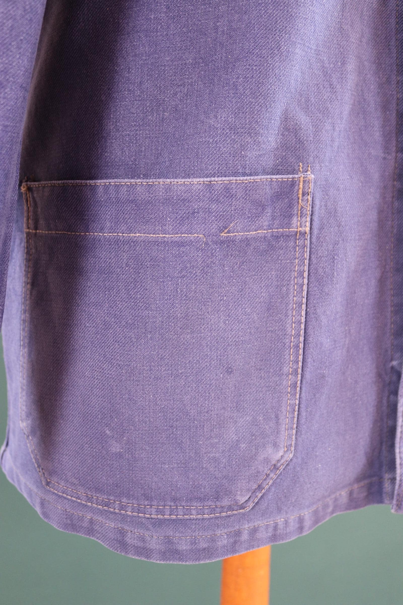 Vintage 1960s French workwear jacket - Vêtra - blue cotton twill chore coat - 42” chest
