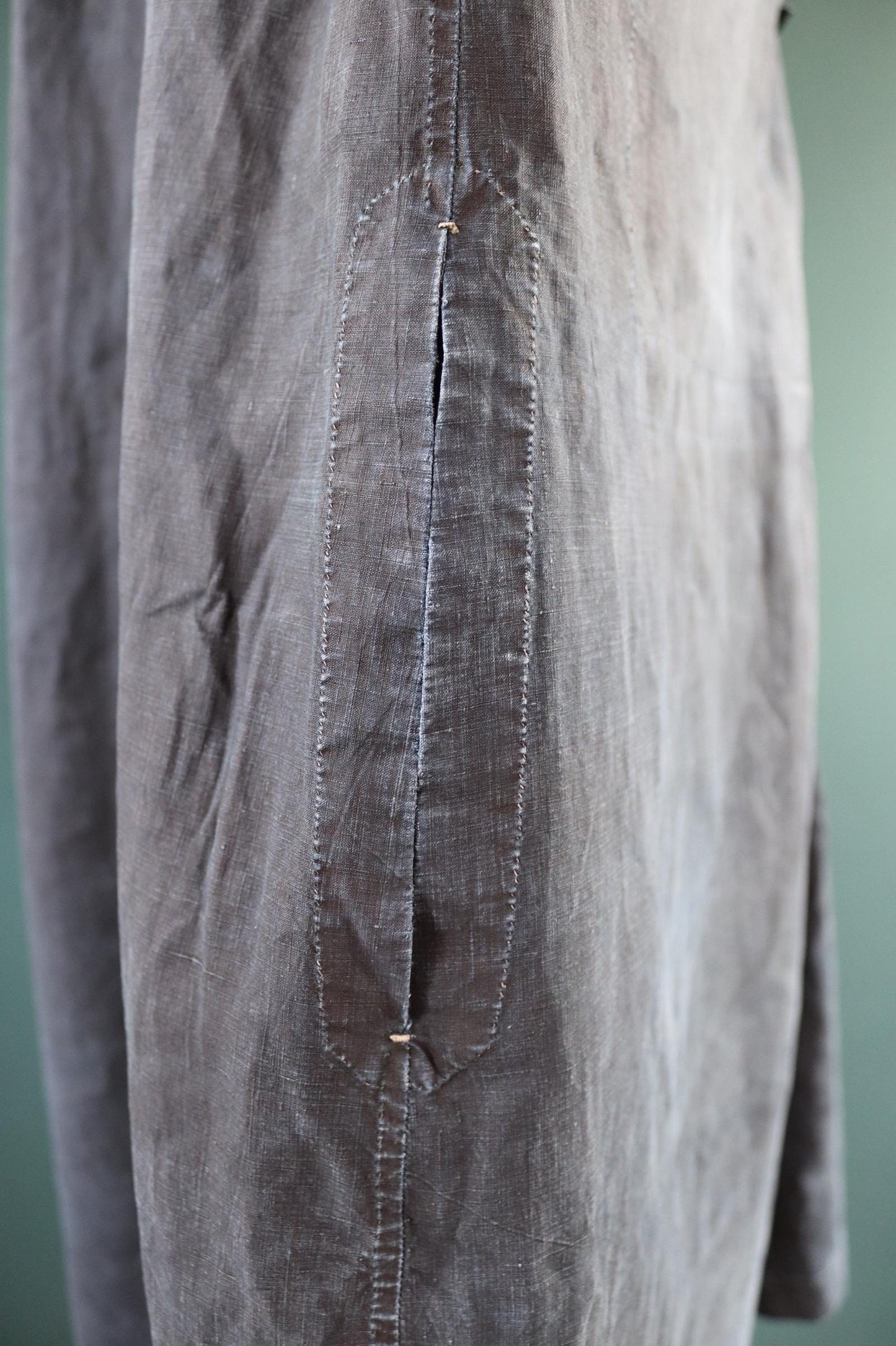 Antique 1900s French indigo biaude - linen workwear smock - 64" chest