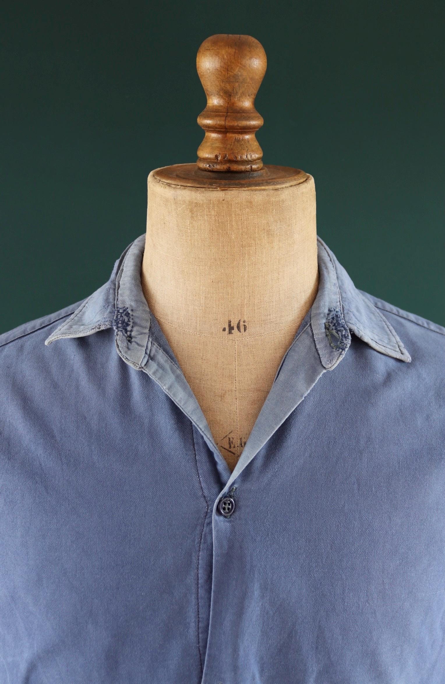 Vintage 1940s French workwear shirt - faded blue cotton - 43” chest