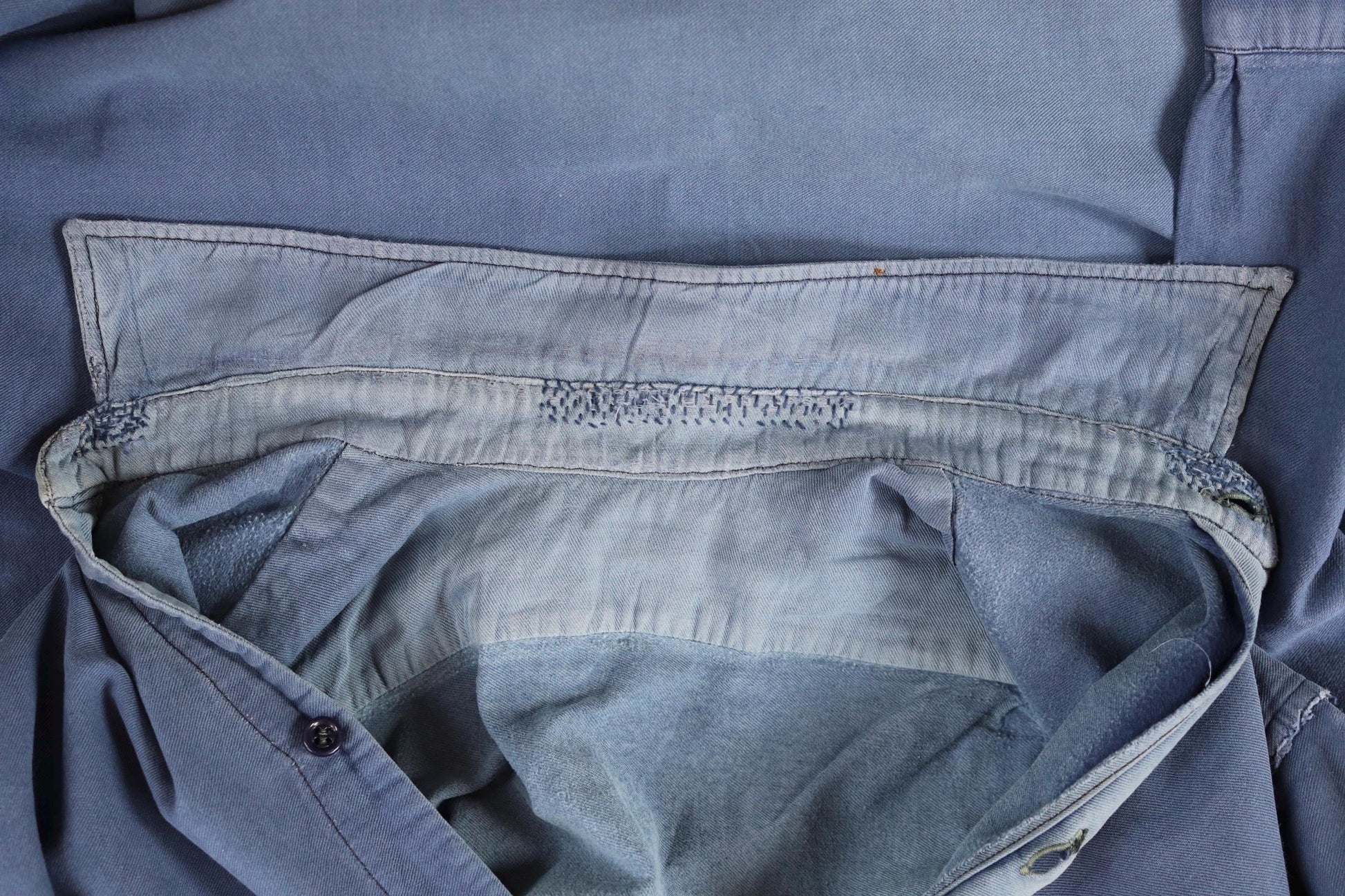 Vintage 1940s French workwear shirt - faded blue cotton - 43” chest