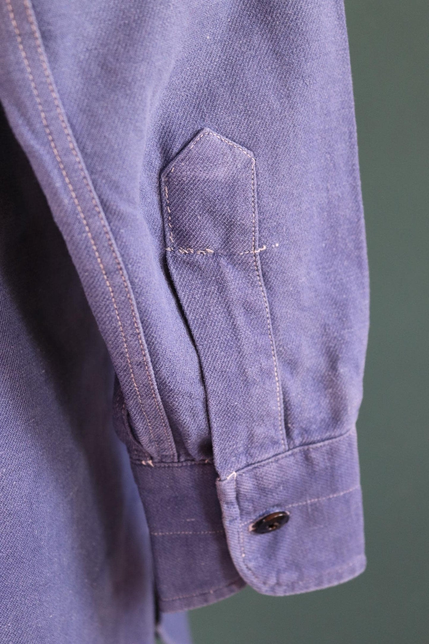 Vintage 1940s French workwear shirt - faded blue cotton - 48” chest