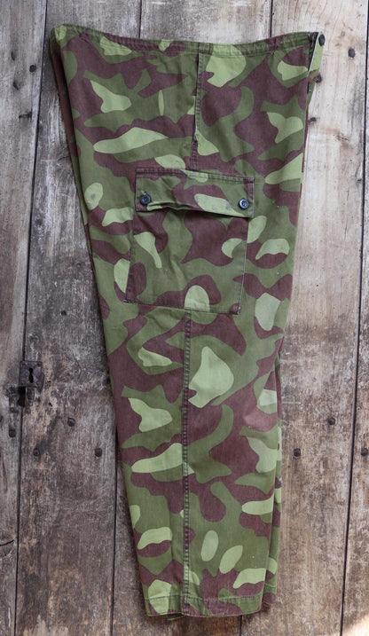 Vintage 1990s Finnish M62 camo trousers - windproof paratrooper pants - 40” x 28”