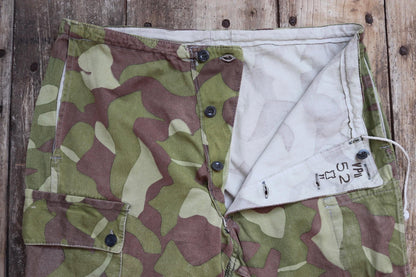 Vintage 1970s Finnish M62 camo trousers - windproof paratrooper pants - 37” x 28”