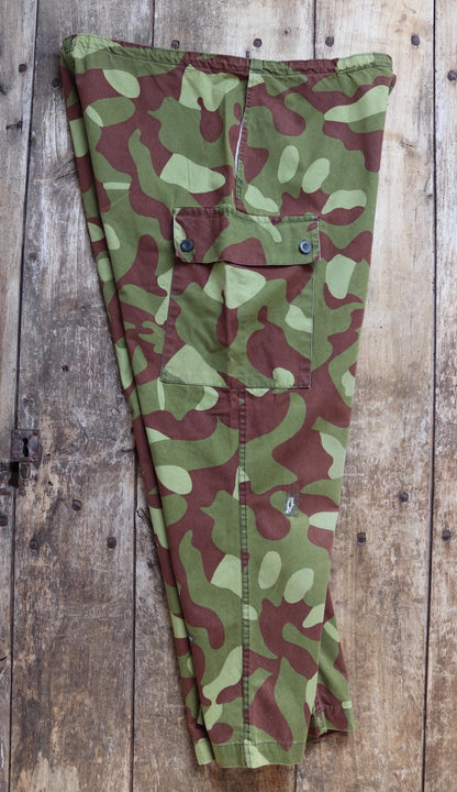 Vintage 1990s Finnish M62 camo trousers - windproof paratrooper pants - 40” x 27”