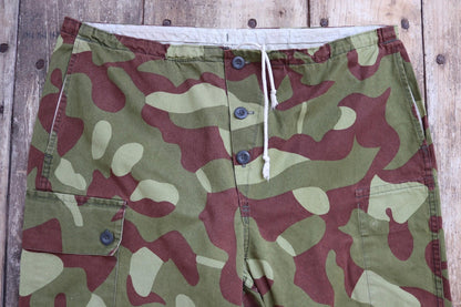 Vintage 1990s Finnish M62 camo trousers - windproof paratrooper pants - 40” x 27”