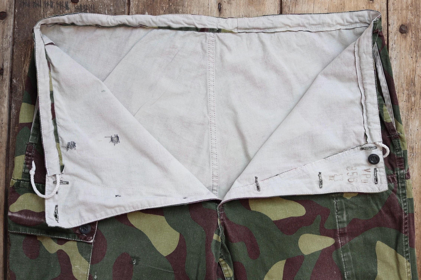 Vintage 1980s Finnish M62 camo trousers - windproof paratrooper pants - 42” x 29”