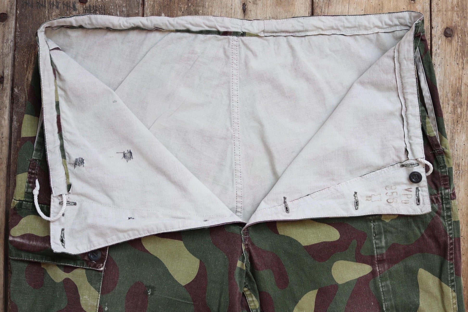 Vintage 1980s Finnish M62 camo trousers - windproof paratrooper pants - 42” x 29”