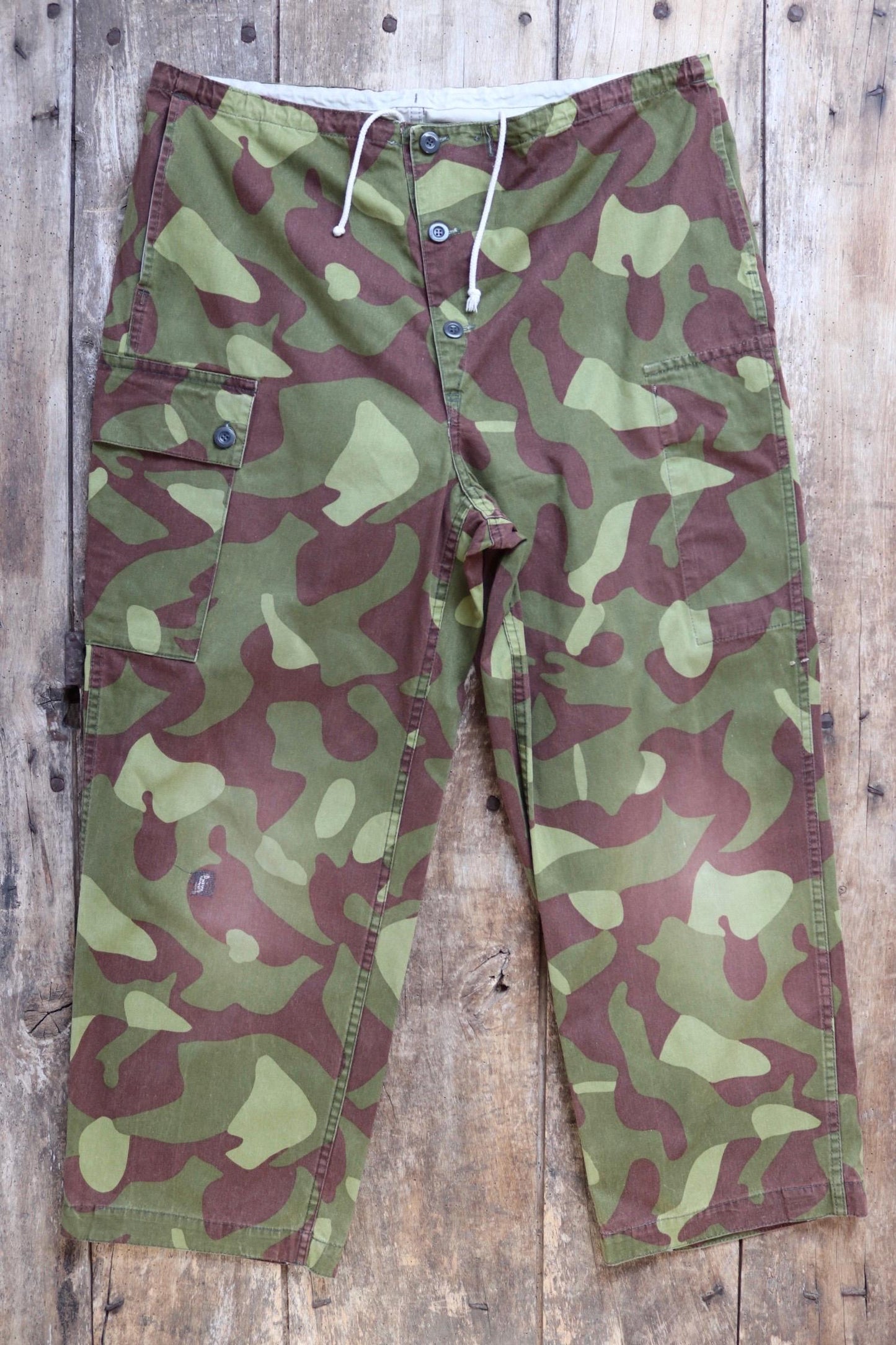 Vintage 1990s Finnish M62 camo trousers - windproof paratrooper pants - 40” x 28”