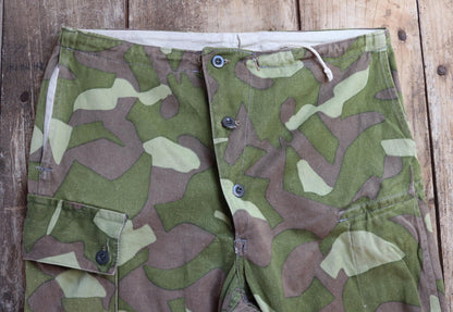 Vintage 1960s Finnish M62 camo trousers - windproof paratrooper pants - 37” x 29”
