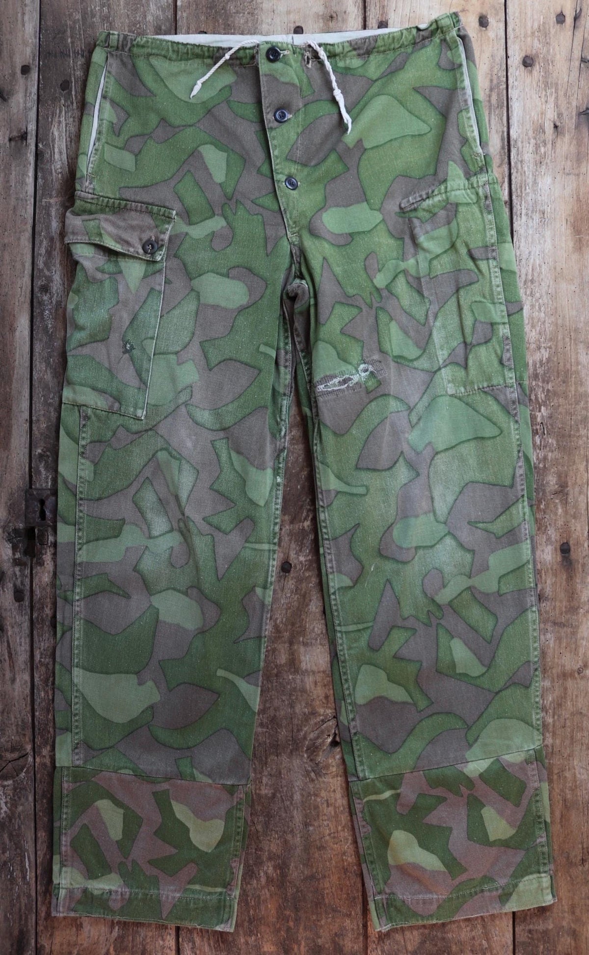 Vintage 1960s Finnish M62 camo trousers - windproof paratrooper pants - 37” x 33”