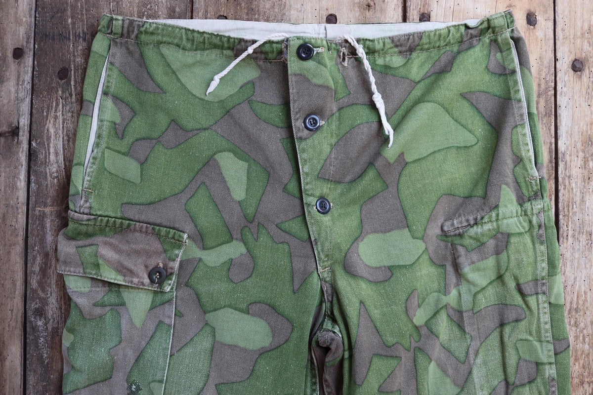 Vintage 1960s Finnish M62 camo trousers - windproof paratrooper pants - 37” x 33”