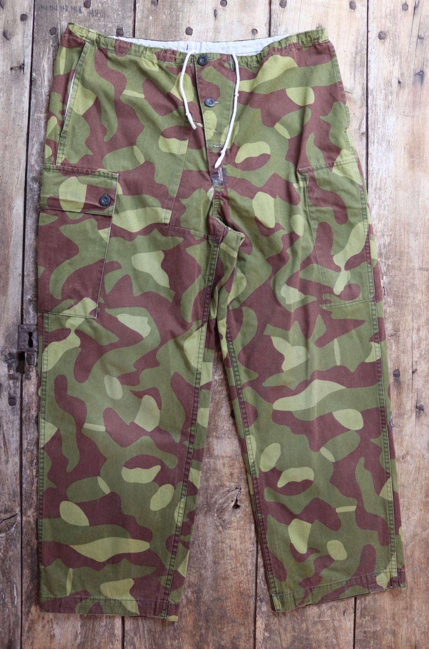 Vintage 1990s Finnish M62 camo trousers - windproof paratrooper pants - 38” x 28”