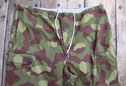 Vintage 1990s Finnish M62 camo trousers - windproof paratrooper pants - 38” x 28”