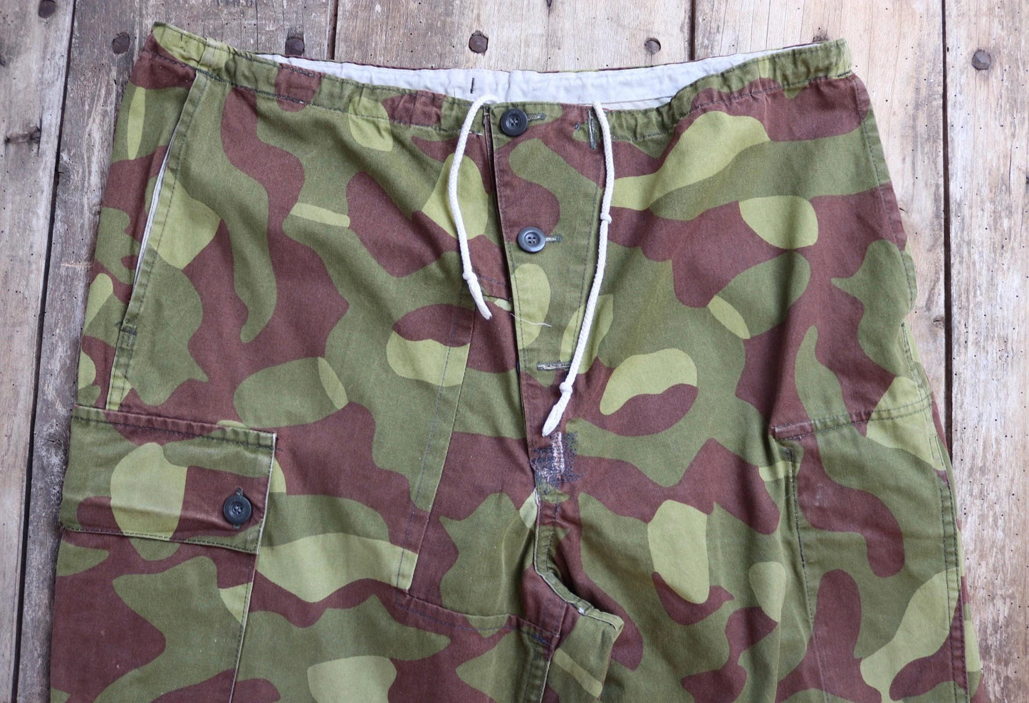 Vintage 1990s Finnish M62 camo trousers - windproof paratrooper pants - 38” x 28”