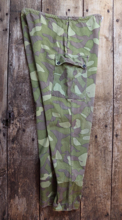 Vintage 1960s Finnish M62 camo trousers - windproof paratrooper pants - 36” x 33”