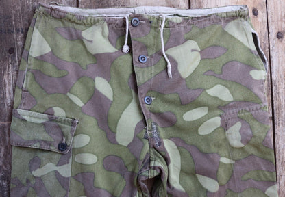 Vintage 1960s Finnish M62 camo trousers - windproof paratrooper pants - 36” x 33”