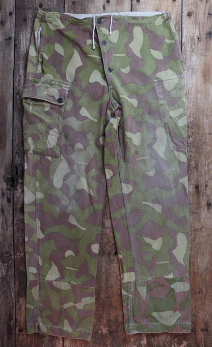 Vintage 1970s Finnish M62 camo trousers - windproof paratrooper pants - 38” x 35”