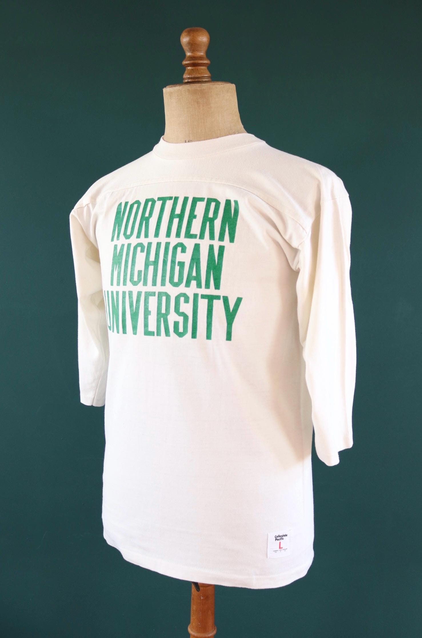 Vintage 1980s American University football shirt - Michigan tee - varsity sportswear - 40” chest