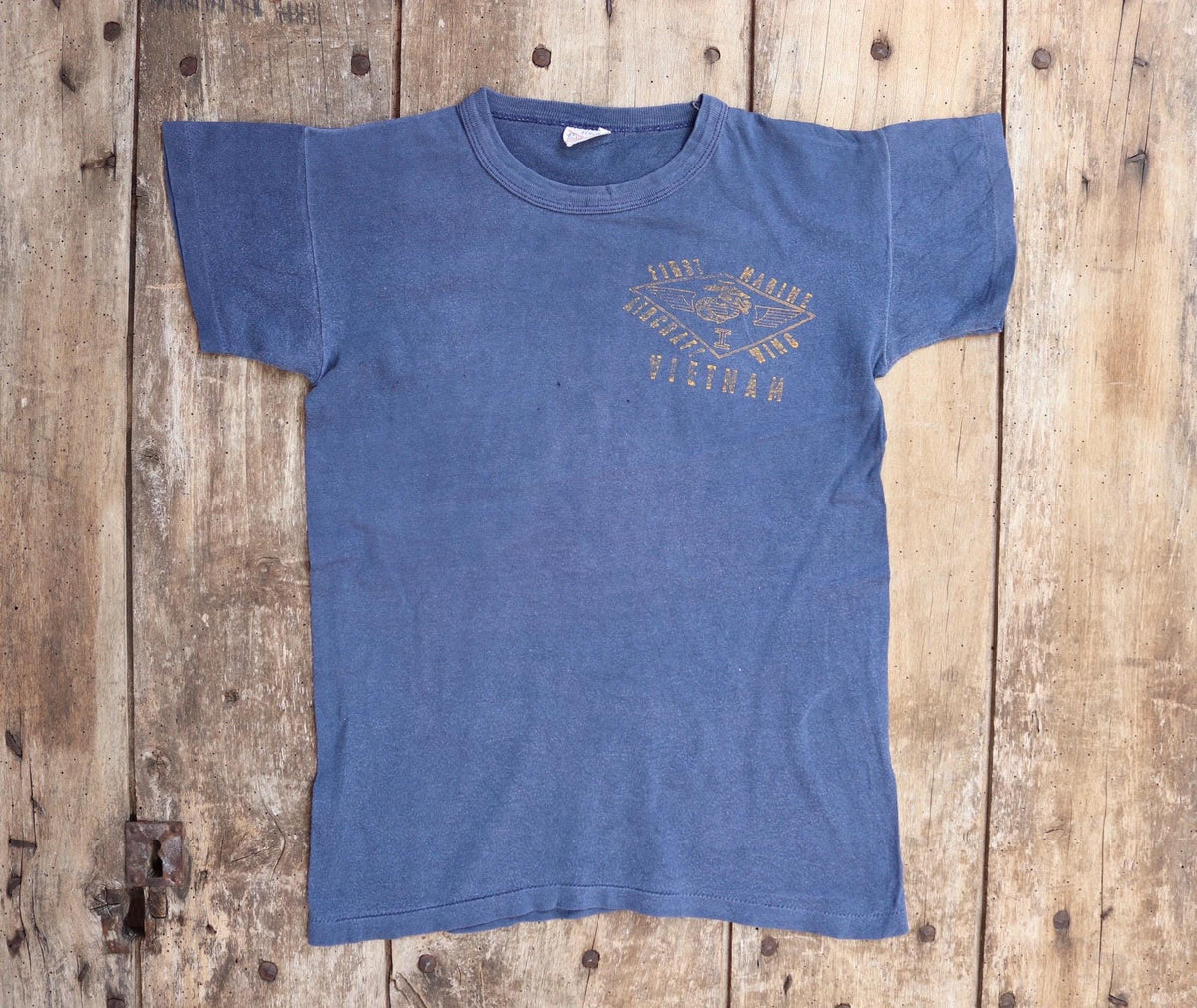 Vintage 1970s Vietnam tour souvenir t shirt - 1st Marine tee - 32” chest - airborne troops