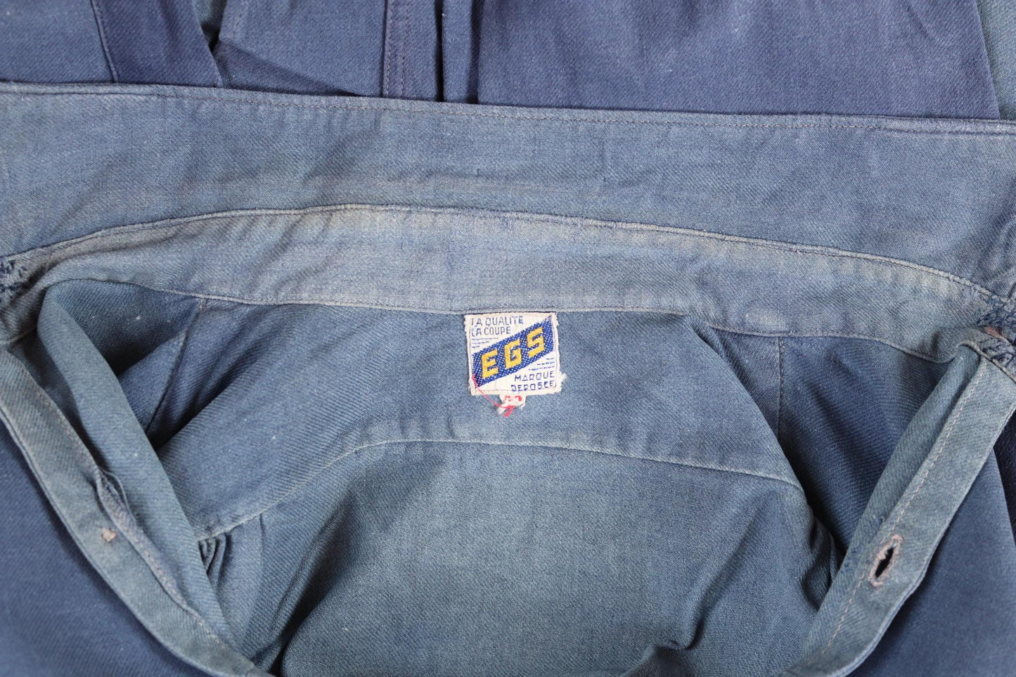 Vintage 1940s French workwear shirt - faded blue cotton - darned and repaired - 44” chest