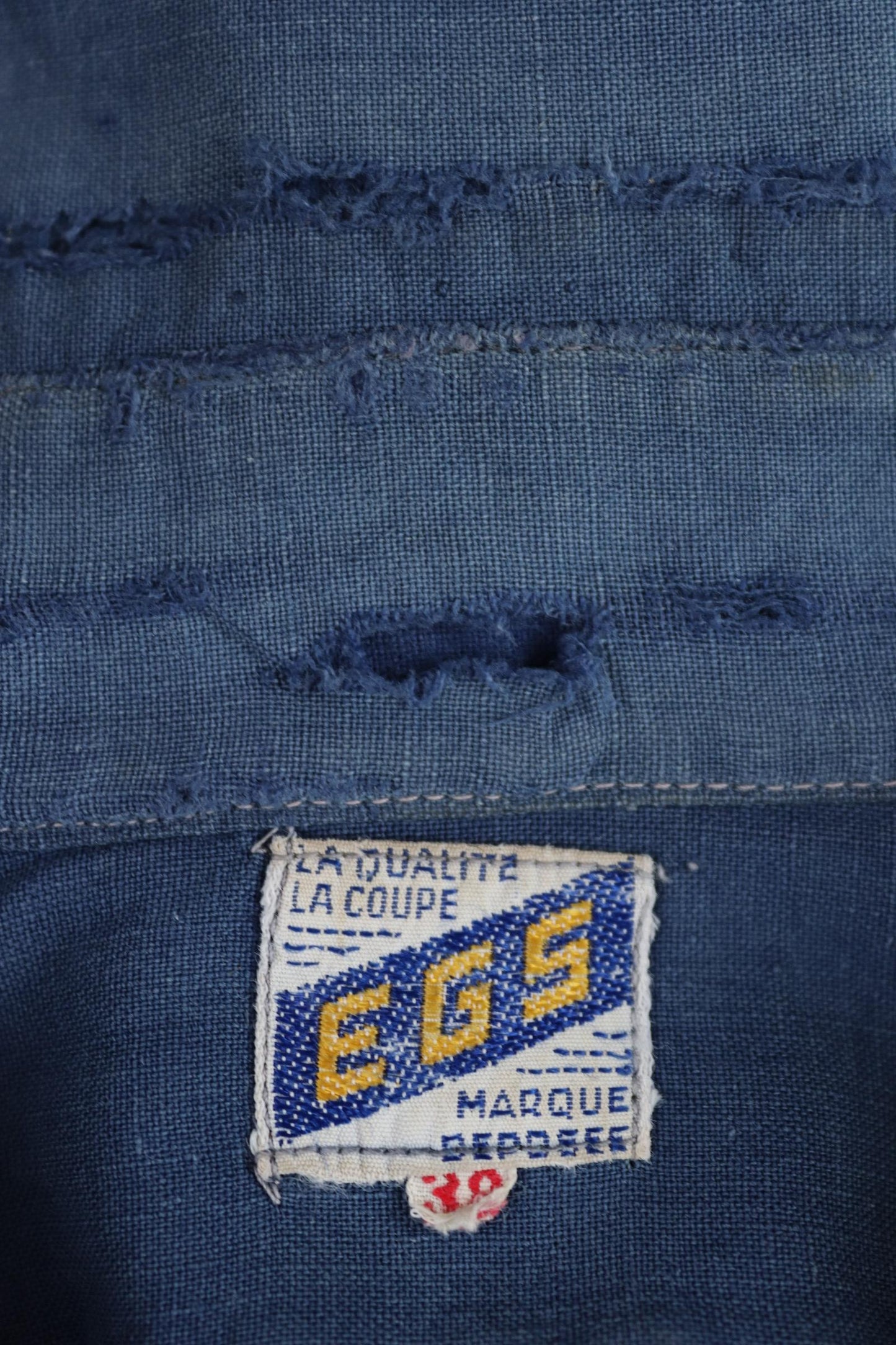 Vintage 1940s French workwear shirt - faded blue cotton - darned and repaired - 44” chest
