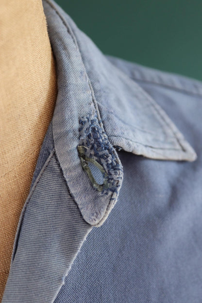 Vintage 1940s French workwear shirt - faded blue cotton - 43” chest