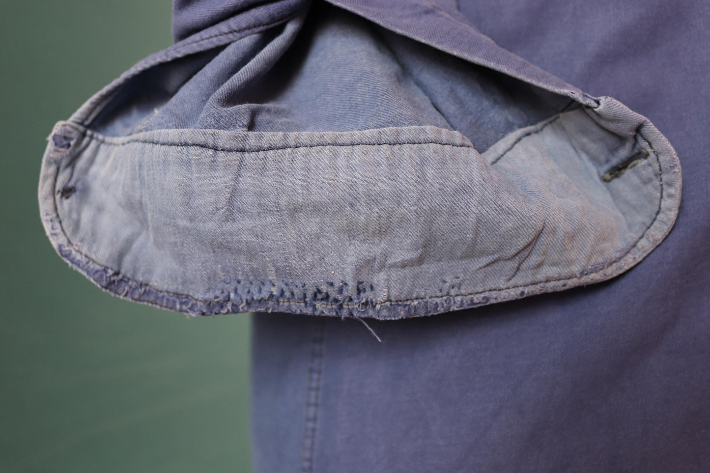 Vintage 1940s French workwear shirt - faded blue cotton - 43” chest
