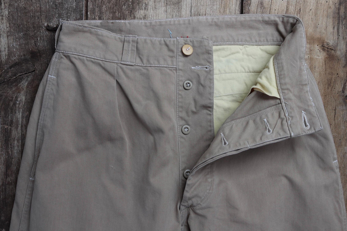 Vintage 1950s French army chinos - M52 military trousers - pleated pants - 29" x 29"