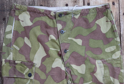 Vintage 1970s Finnish M62 camo trousers - windproof paratrooper pants - 37” x 28”