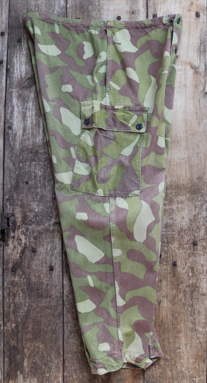 Vintage 1970s Finnish M62 camo trousers - windproof paratrooper pants - 37” x 28”