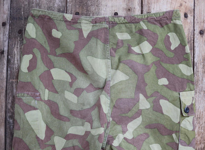 Vintage 1970s Finnish M62 camo trousers - windproof paratrooper pants - 37” x 28”