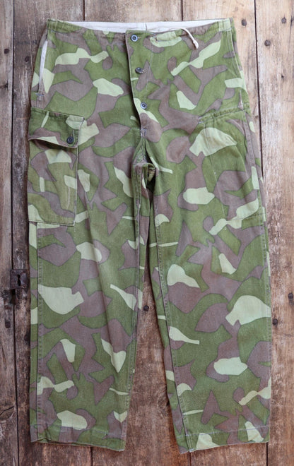 Vintage 1960s Finnish M62 camo trousers - windproof paratrooper pants - 37” x 29”