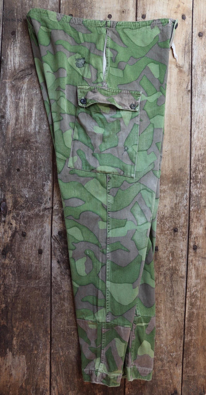 Vintage 1960s Finnish M62 camo trousers - windproof paratrooper pants - 37” x 33”