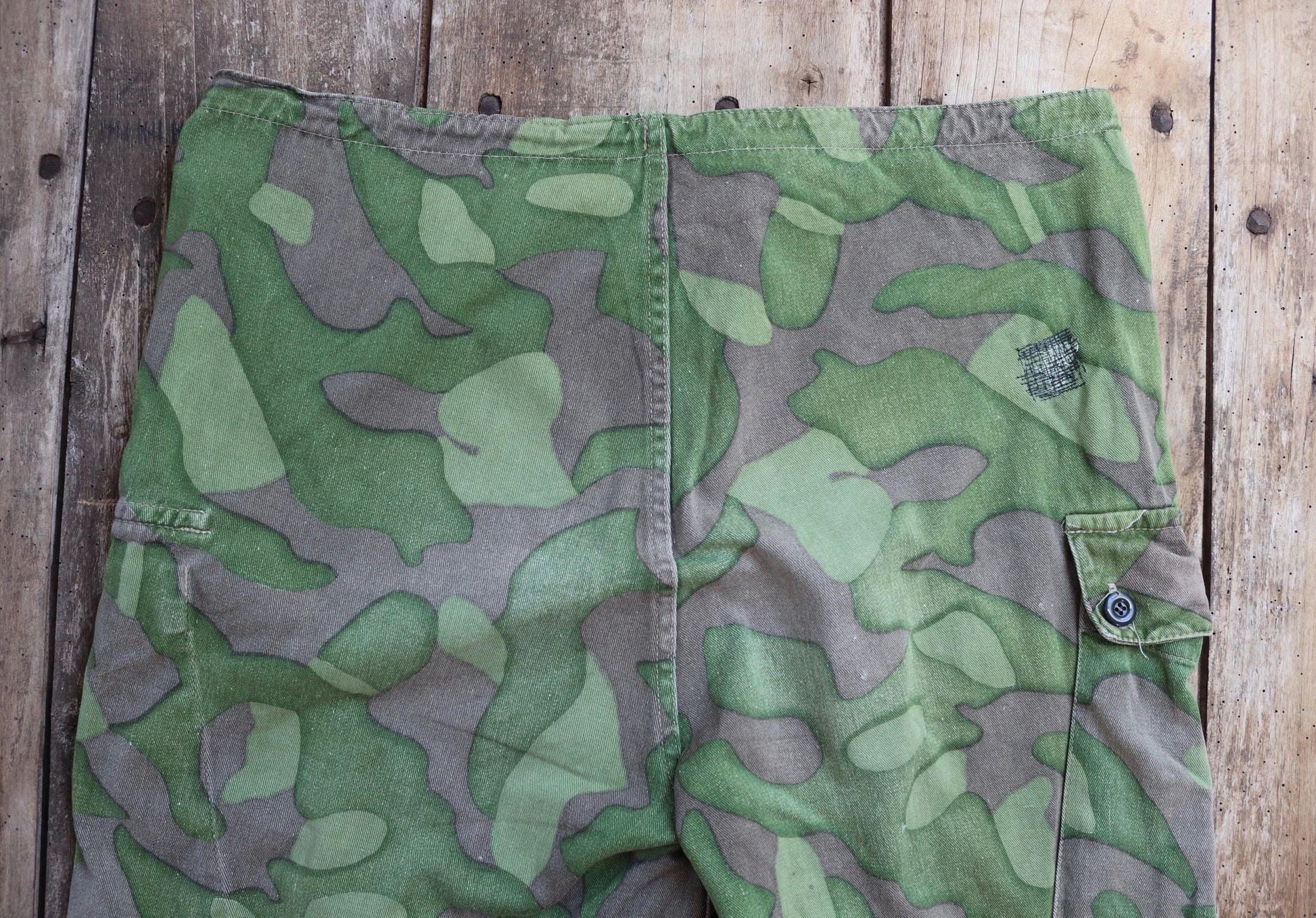 Vintage 1960s Finnish M62 camo trousers - windproof paratrooper pants - 38” x 33”