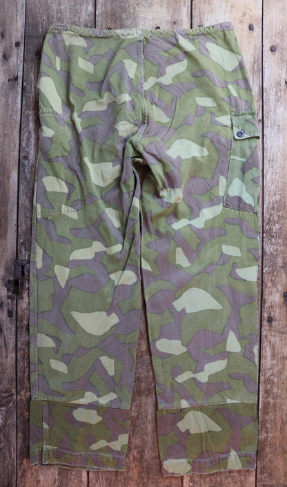 Vintage 1960s Finnish M62 camo trousers - windproof paratrooper pants - 36” x 33”