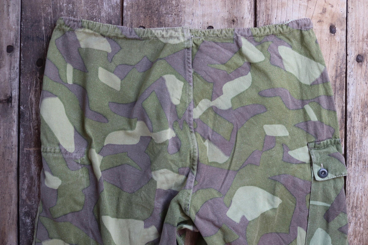 Vintage 1960s Finnish M62 camo trousers - windproof paratrooper pants - 36” x 33”