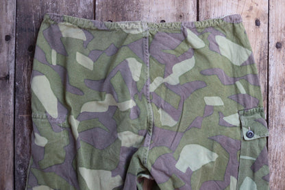 Vintage 1960s Finnish M62 camo trousers - windproof paratrooper pants - 36” x 33”