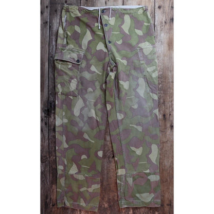 Vintage 1970s Finnish M62 camo trousers - windproof paratrooper pants - 38” x 35”