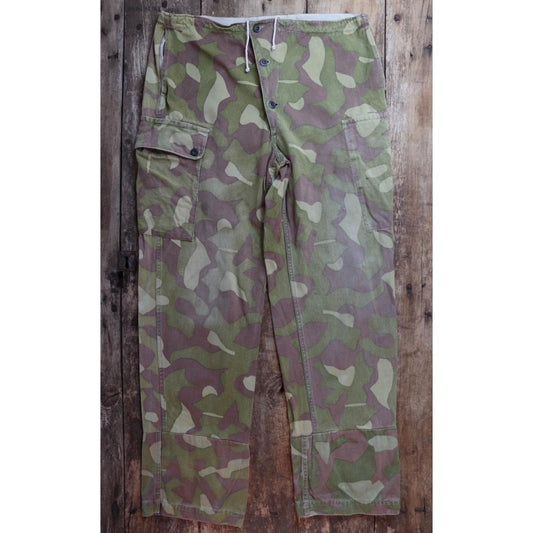 Vintage 1970s Finnish M62 camo trousers - windproof paratrooper pants - 38” x 35”