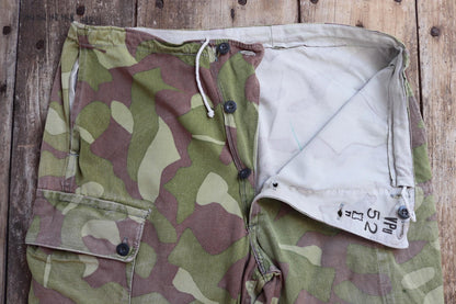 Vintage 1970s Finnish M62 camo trousers - windproof paratrooper pants - 38” x 35”